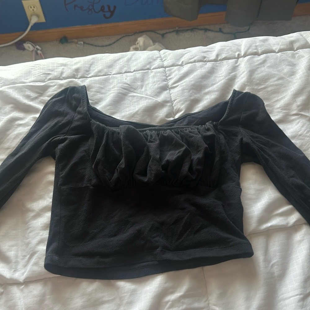 black crop top long sleeve with puff